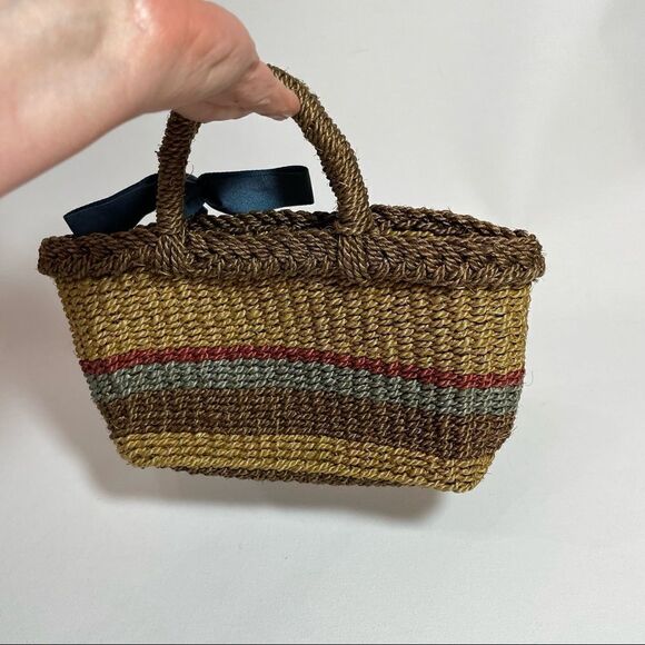 Petite handmade basket 🧺 tote with blue grosgrain ribbon from Whole Foods - Picture 6 of 8